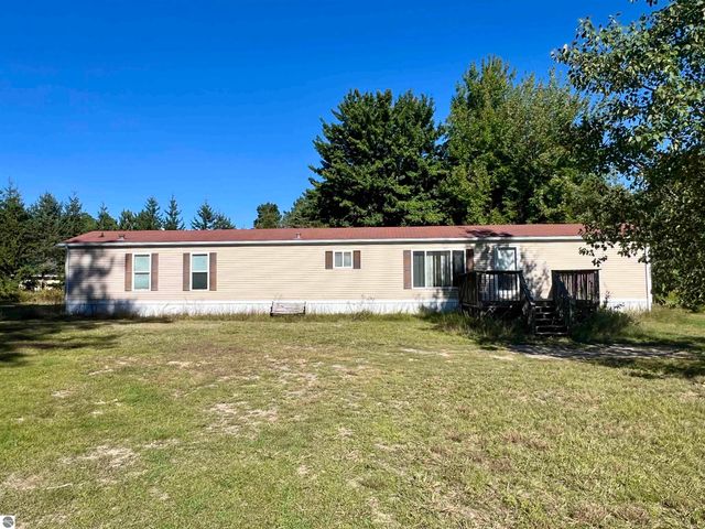 1404 S Taxiway Delta, Lake City, MI 49651