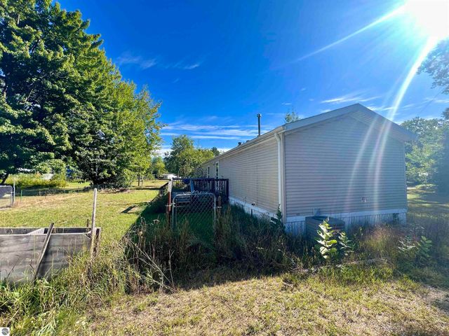 1404 S Taxiway Delta, Lake City, MI 49651