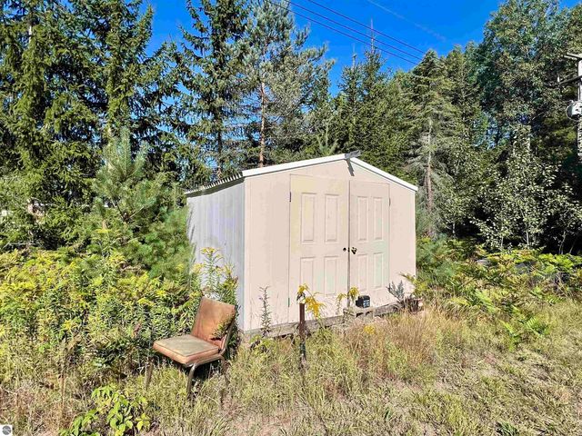 1404 S Taxiway Delta, Lake City, MI 49651