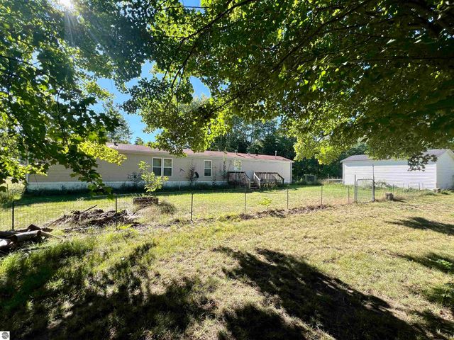 1404 S Taxiway Delta, Lake City, MI 49651