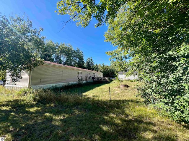 1404 S Taxiway Delta, Lake City, MI 49651