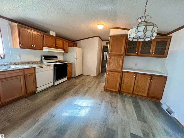 1404 S Taxiway Delta, Lake City, MI 49651