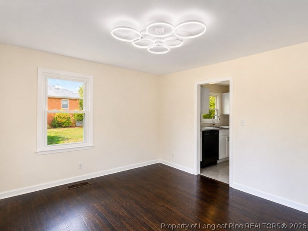 5324 Williamsburgh Drive, Fayetteville, NC 28304 — photo 2