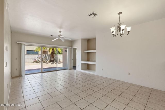 996 W Vía De La Fonda, Green Valley, AZ 85614