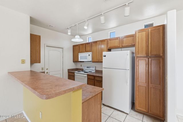 996 W Vía De La Fonda, Green Valley, AZ 85614