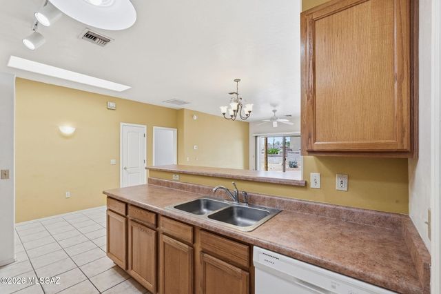 996 W Vía De La Fonda, Green Valley, AZ 85614