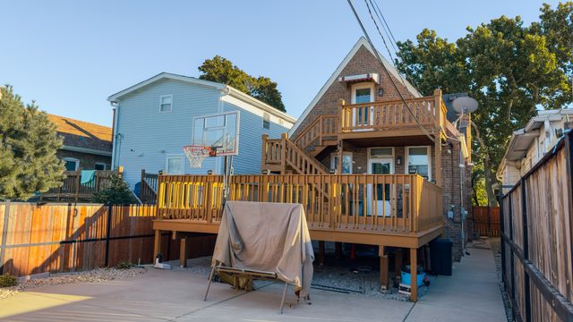6222 W Henderson Street, Chicago, IL 60634