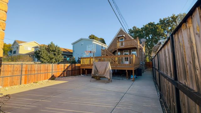 6222 W Henderson Street, Chicago, IL 60634