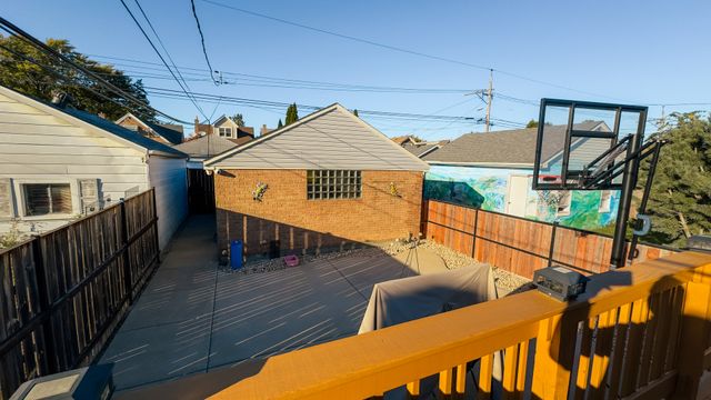 6222 W Henderson Street, Chicago, IL 60634