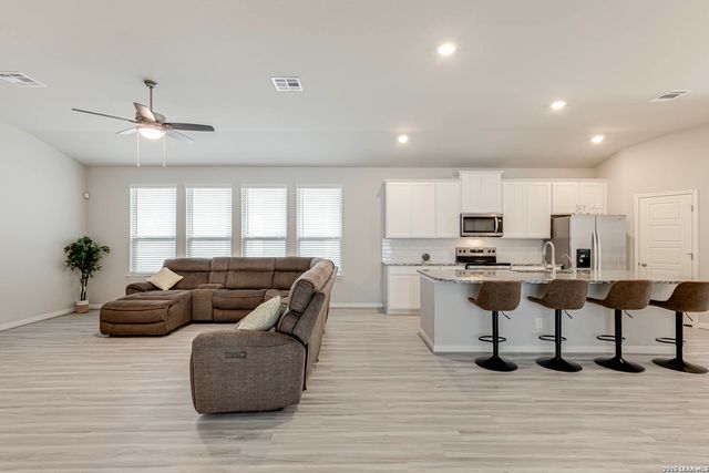 11530 Buffalo Grove, San Antonio, TX 78245