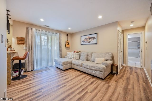700 Schuyler Ave D24 D24, Kearny Town, NJ 07032