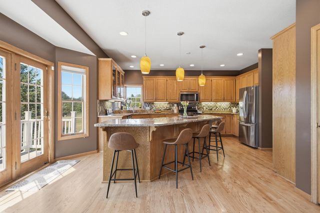 923 Cloverleaf Circle, Hudson, WI 54016