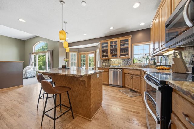 923 Cloverleaf Circle, Hudson, WI 54016