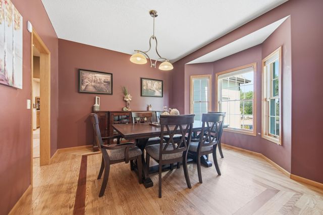 923 Cloverleaf Circle, Hudson, WI 54016