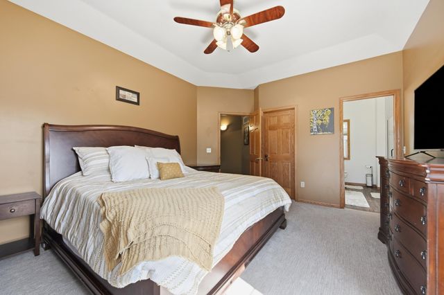 923 Cloverleaf Circle, Hudson, WI 54016