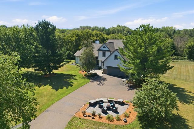 923 Cloverleaf Circle, Hudson, WI 54016