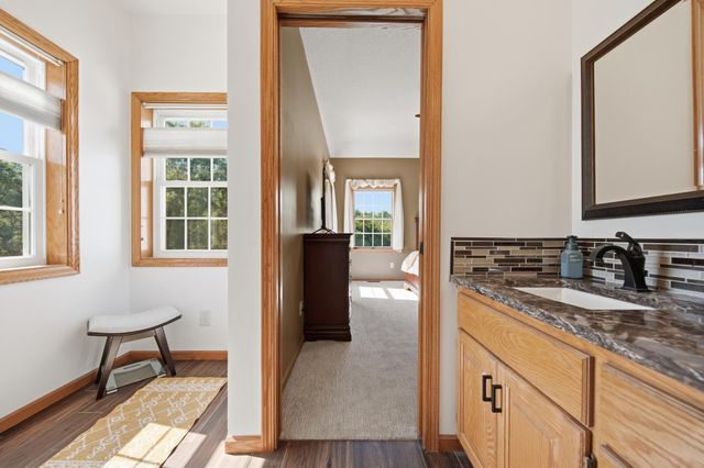 923 Cloverleaf Circle, Hudson, WI 54016