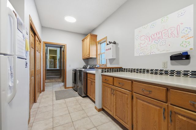 923 Cloverleaf Circle, Hudson, WI 54016
