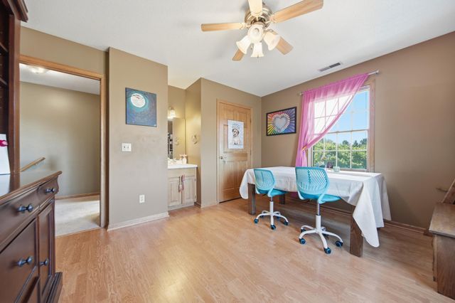 923 Cloverleaf Circle, Hudson, WI 54016