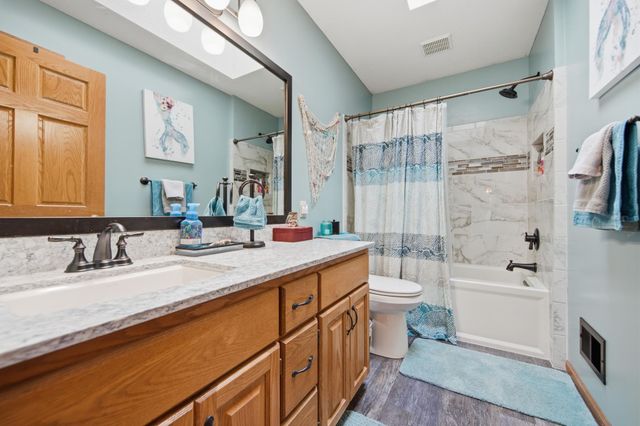 923 Cloverleaf Circle, Hudson, WI 54016