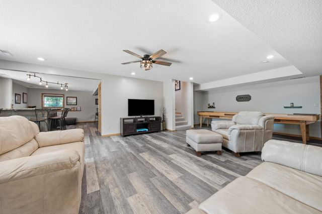 923 Cloverleaf Circle, Hudson, WI 54016