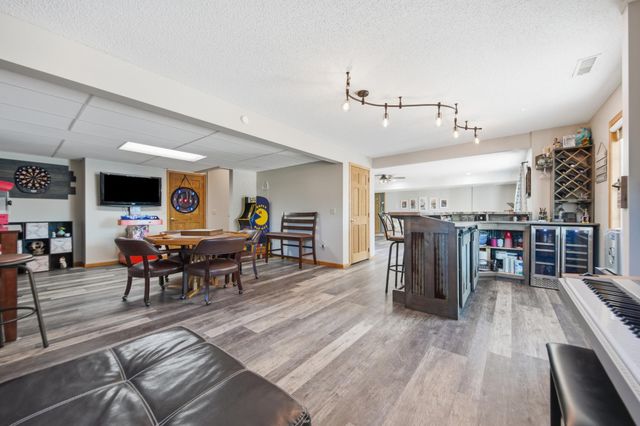 923 Cloverleaf Circle, Hudson, WI 54016