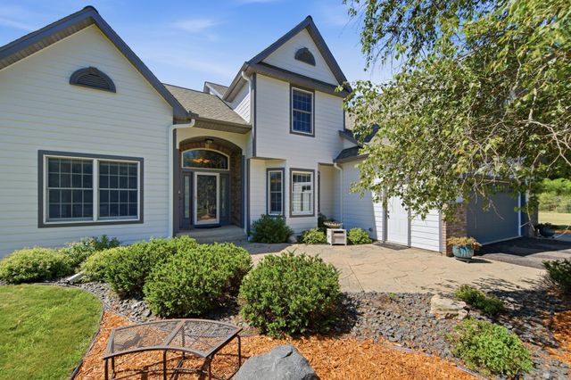 923 Cloverleaf Circle, Hudson, WI 54016