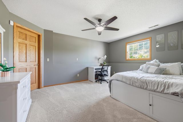 923 Cloverleaf Circle, Hudson, WI 54016