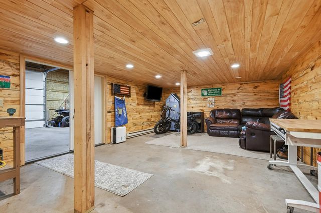 923 Cloverleaf Circle, Hudson, WI 54016