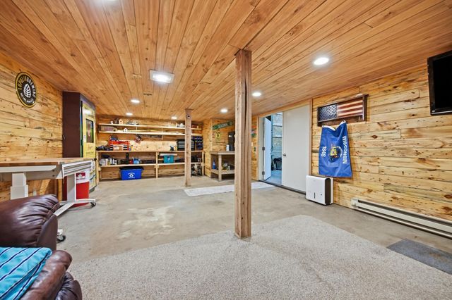 923 Cloverleaf Circle, Hudson, WI 54016