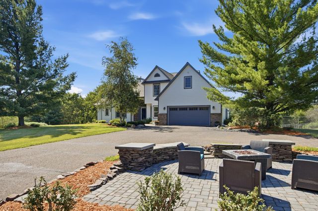 923 Cloverleaf Circle, Hudson, WI 54016