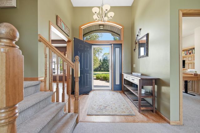 923 Cloverleaf Circle, Hudson, WI 54016