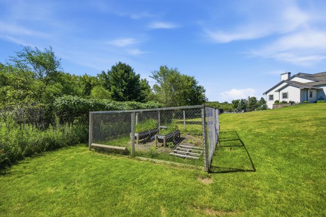 923 Cloverleaf Circle, Hudson, WI 54016