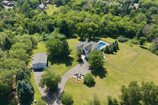 923 Cloverleaf Circle, Hudson, WI 54016