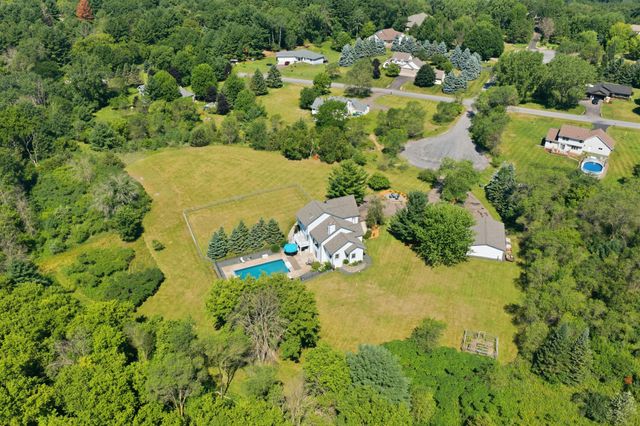 923 Cloverleaf Circle, Hudson, WI 54016
