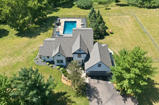 923 Cloverleaf Circle, Hudson, WI 54016