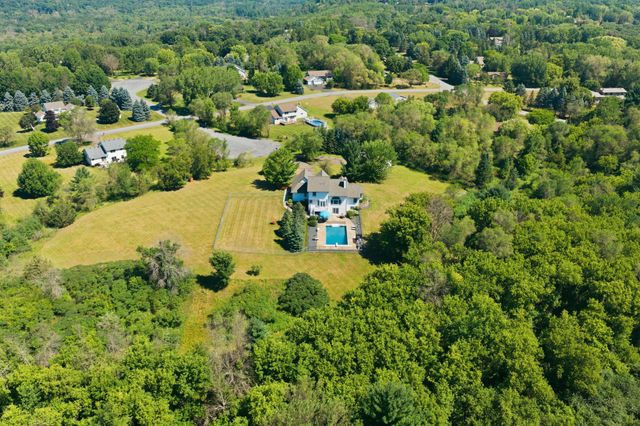 923 Cloverleaf Circle, Hudson, WI 54016