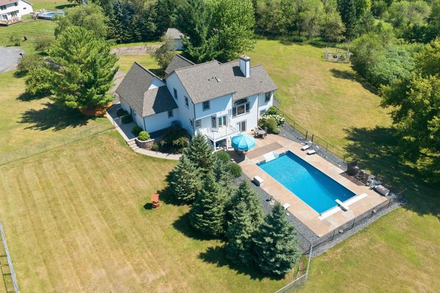 923 Cloverleaf Circle, Hudson, WI 54016