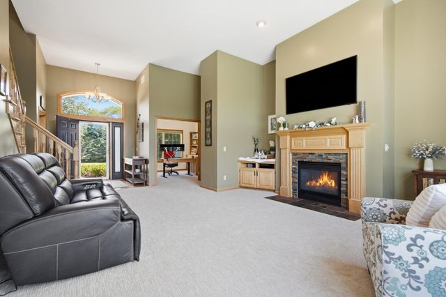 923 Cloverleaf Circle, Hudson, WI 54016