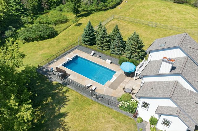 923 Cloverleaf Circle, Hudson, WI 54016