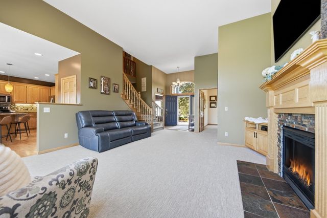 923 Cloverleaf Circle, Hudson, WI 54016