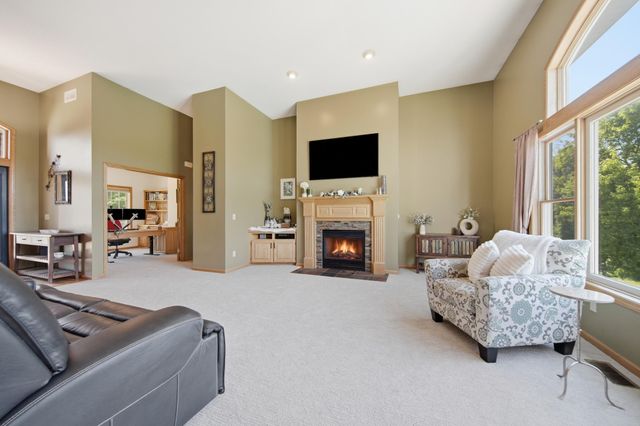 923 Cloverleaf Circle, Hudson, WI 54016