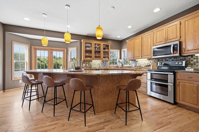 923 Cloverleaf Circle, Hudson, WI 54016