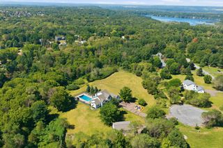 923 Cloverleaf Circle, Hudson, WI 54016
