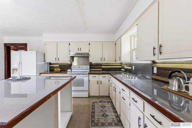 202 N Molley Street, Bennington, NE 68007