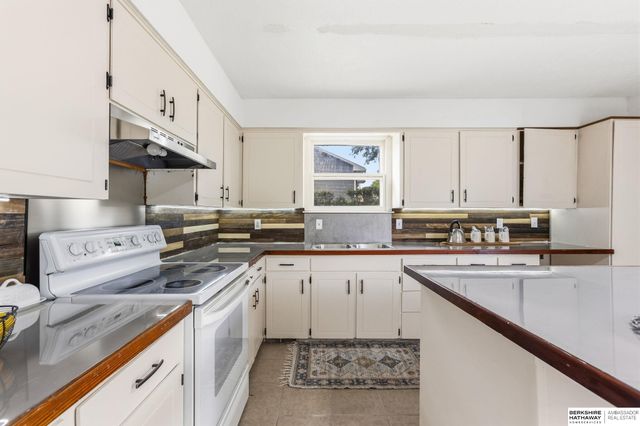 202 N Molley Street, Bennington, NE 68007