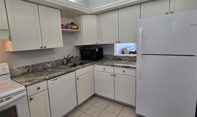 245 CENTER ROAD 104, Venice, FL 34285