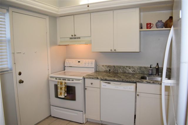245 CENTER ROAD 104, Venice, FL 34285