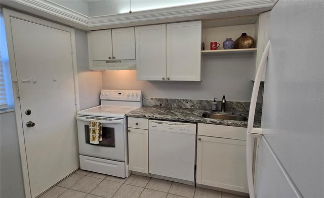 245 CENTER ROAD 104, Venice, FL 34285