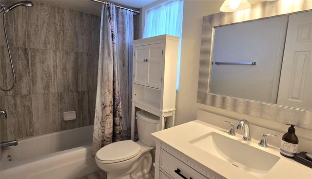245 CENTER ROAD 104, Venice, FL 34285